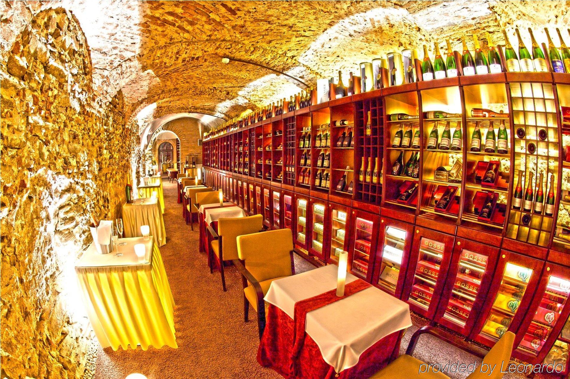 Boutique Hotel Zlaty Dukat Кошице Ресторан фото